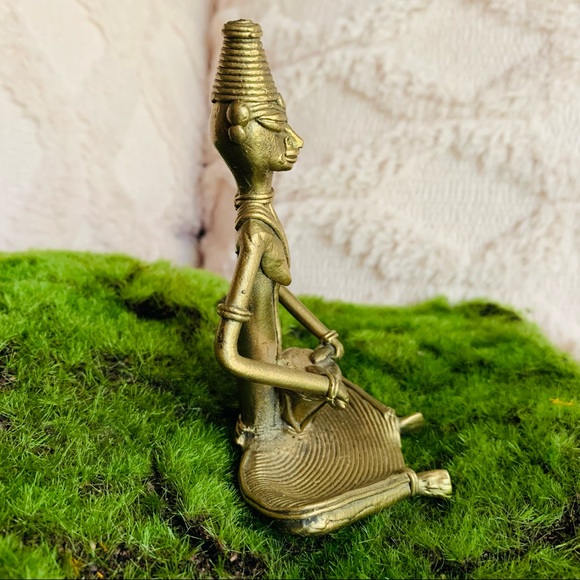 Dhokra brass color sitting lady musician tribal drummer figure table accent - Picture 8 of 15